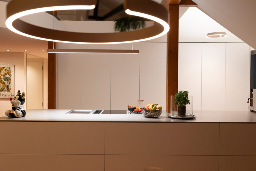 Exklusive Designküche mit architektonischem Anspruch – Küche & Raum verschmelzen